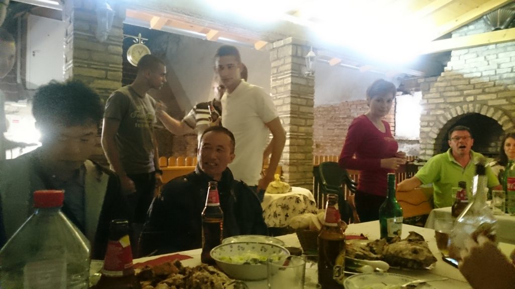 Сремски Карловци（スレムスキ　カルロブッチ）の民家のパーティー